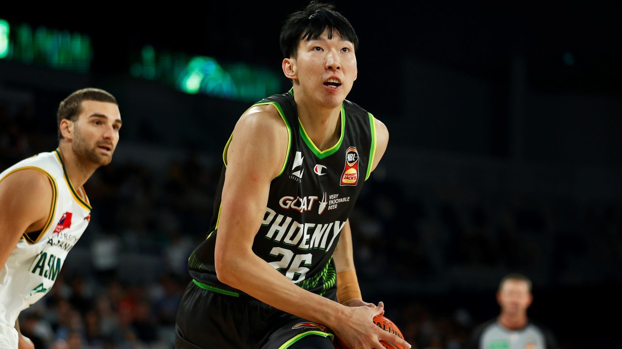 Zhou Qi Arrives in South East Melbourne