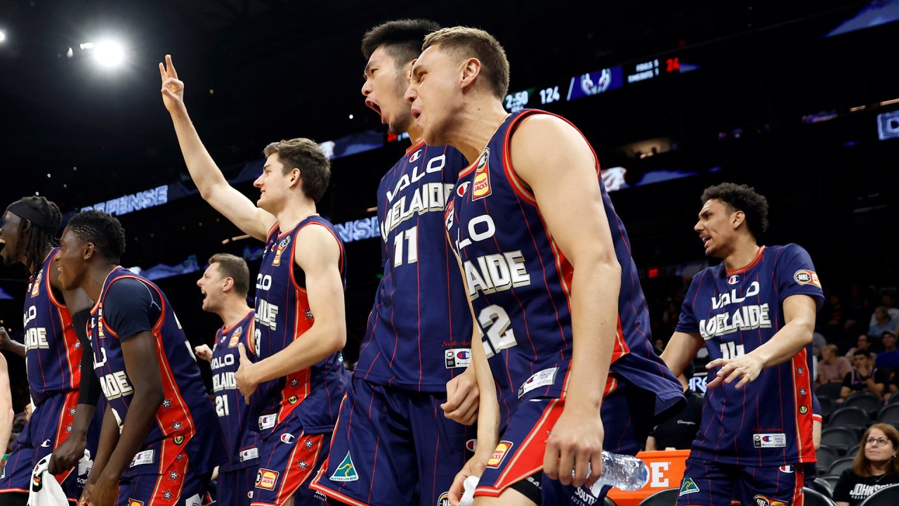 Adelaide 36ers make history with Phoenix Suns win - Glam Adelaide